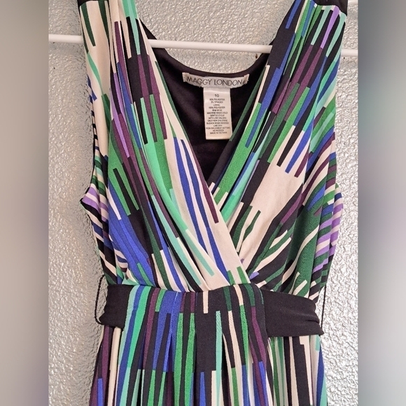 Maggy London V-Neck Maxi Dress Size 10 - Picture 6 of 8